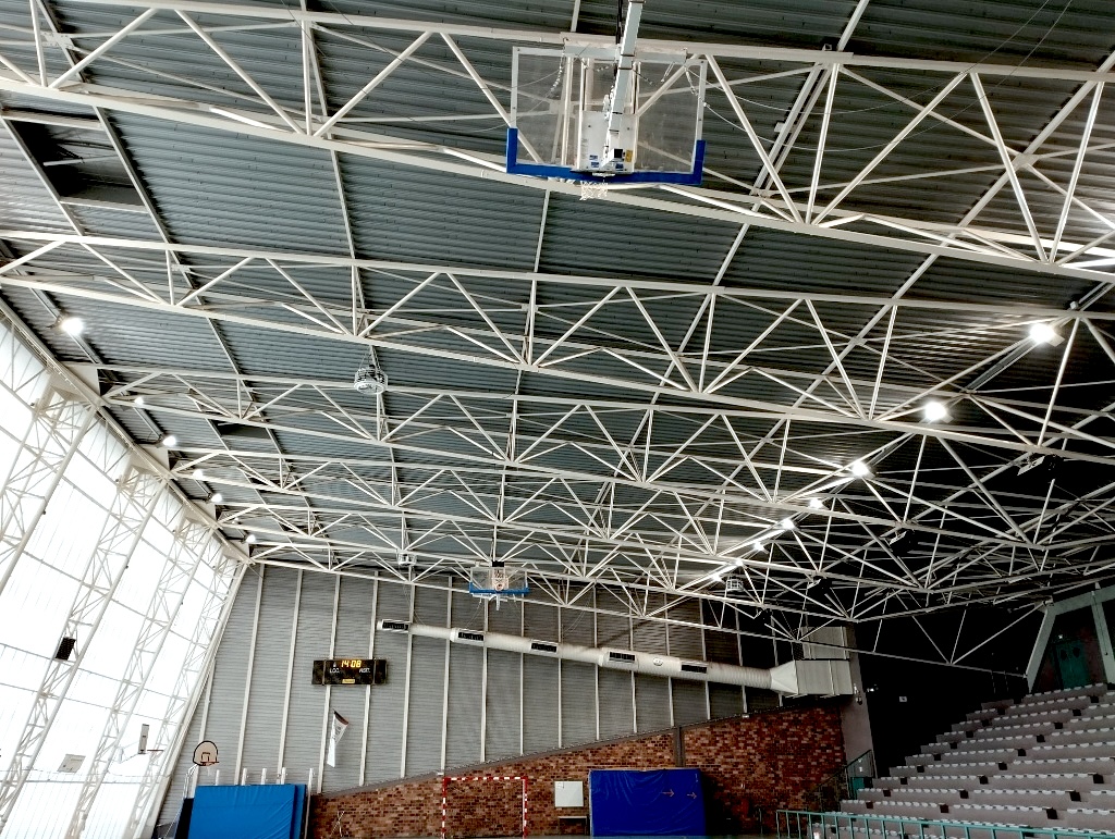 Complexe sportif de Saint-Quentin — salle de gymnastique avec déstratificateur en plafond